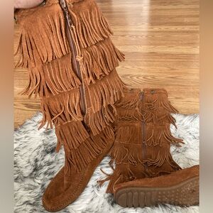 Minnetonka 5 layer Fringe Boots